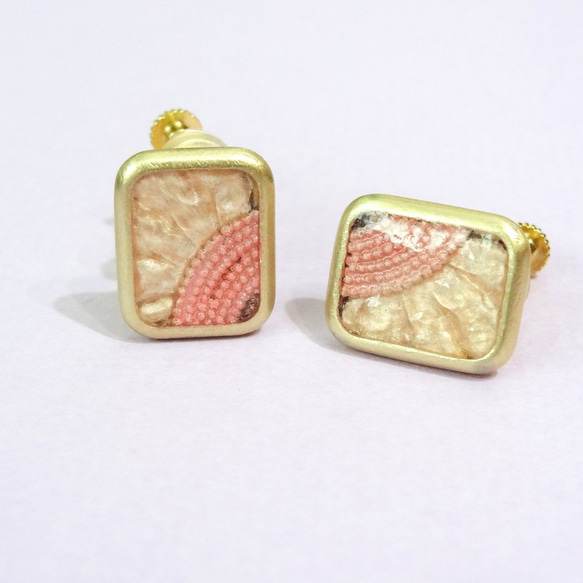 袖扣雕花系列 Cufflinks Carving 粉雛菊雕花袖扣耳環 接單製作 第2張的照片