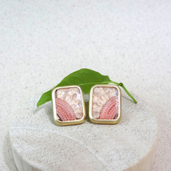 袖扣雕花系列 Cufflinks Carving 粉雛菊雕花袖扣耳環 接單製作 第3張的照片