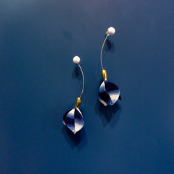 牛仔藍/青花瓷色 鈴蘭花藍染漸層纏花天然石耳環 手工藍染飾品 第2張的照片