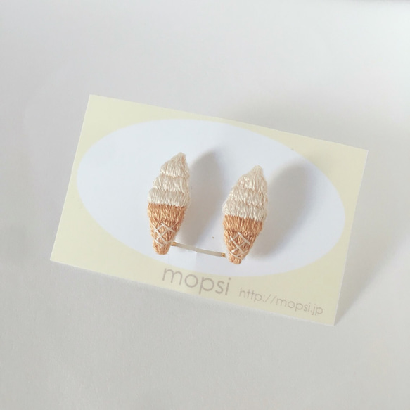 ソフトクリーム 刺繍ピアス/イヤリング ピアス（その他） mopsi 通販