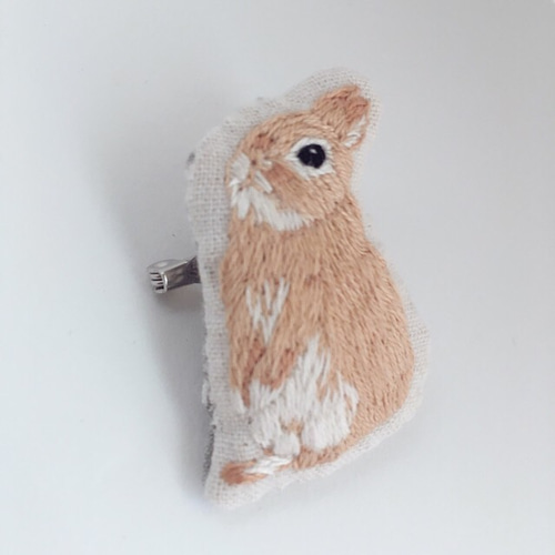 うさぎ 刺繍ブローチ ベージュ ブローチ mopsi 通販 4254500