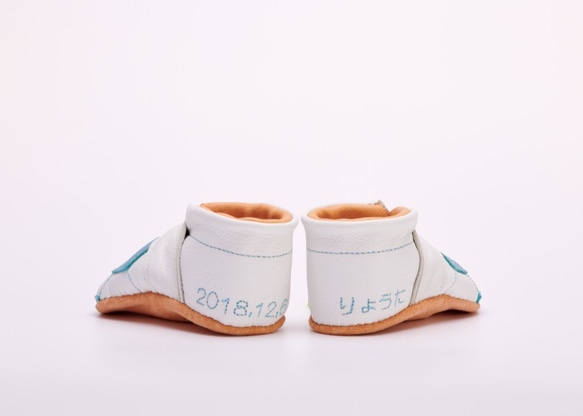 簡單的皮革名稱輸入 生日的嬰兒鞋 ♪ 真皮嬰兒鞋 1 歲生日慶祝的第一雙鞋 第6張的照片