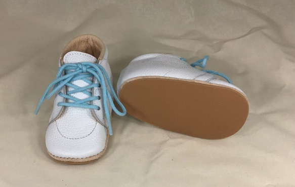 簡單的皮革名稱輸入 生日的嬰兒鞋 ♪ 真皮嬰兒鞋 1 歲生日慶祝的第一雙鞋 第7張的照片