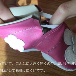 ☆幸せを運ぶファーストシューズ☆ お名前 お誕生日入れられます 世界で１つ 出産祝い 靴を履く練習にも 初めてのお誕生日 6枚目の画像