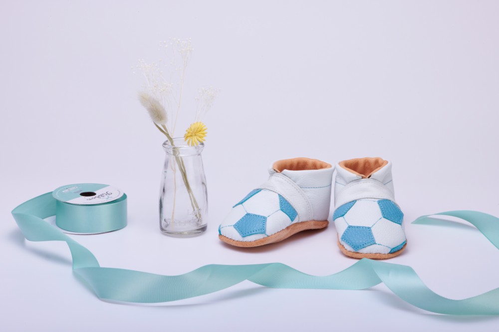 お名前お誕生日入れれます本革ファーストシューズ　　ベビーシューズ　出産祝い　サッカー　名入れ