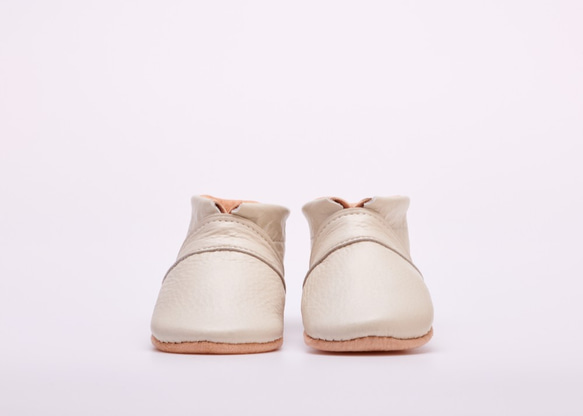 真皮嬰兒鞋，附名字 1 歲生日 訂製第一雙鞋 嬰兒禮物 第3張的照片