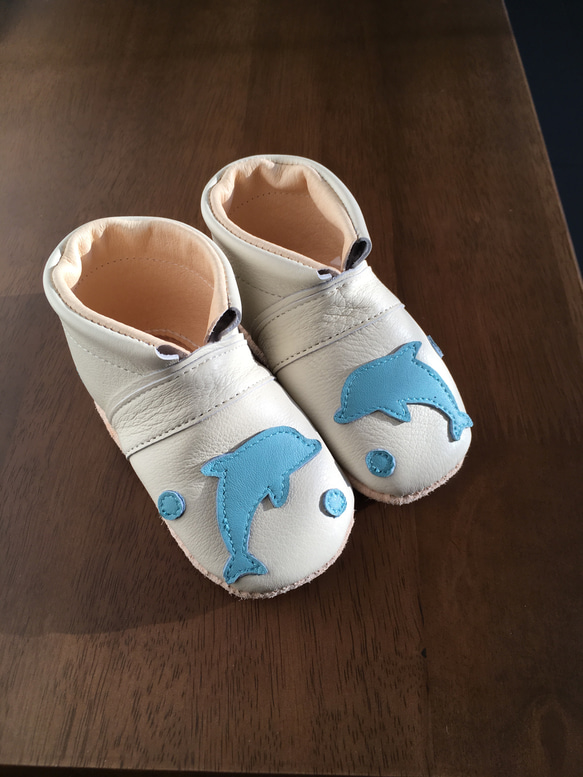 海豚真皮嬰兒鞋帶名字一歲生日訂製第一雙鞋嬰兒禮物 第3張的照片