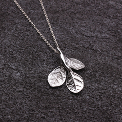 Red Flower Loropetalum Leaf Necklace Sterling Silver 5枚目の画像