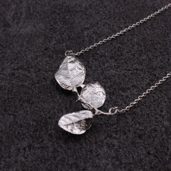 Red Flower Loropetalum Leaf Necklace Sterling Silver 3枚目の画像