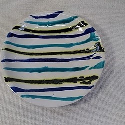 色絵皿　黒釉波紋