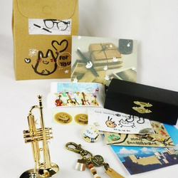 god leading手作-【音樂】一只迷你小號 模型吊飾擺件(兩用)+樂器盒飾品盒 質感販售手繪紙盒包裝 禮物 第9張的照片