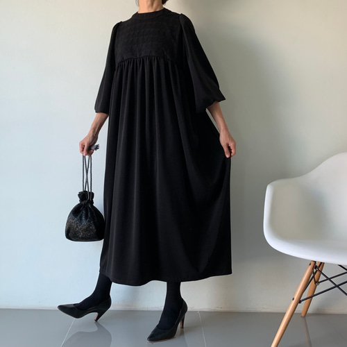 パッと″華やぐ。大人の可憐さを引き出すフォーマルワンピース