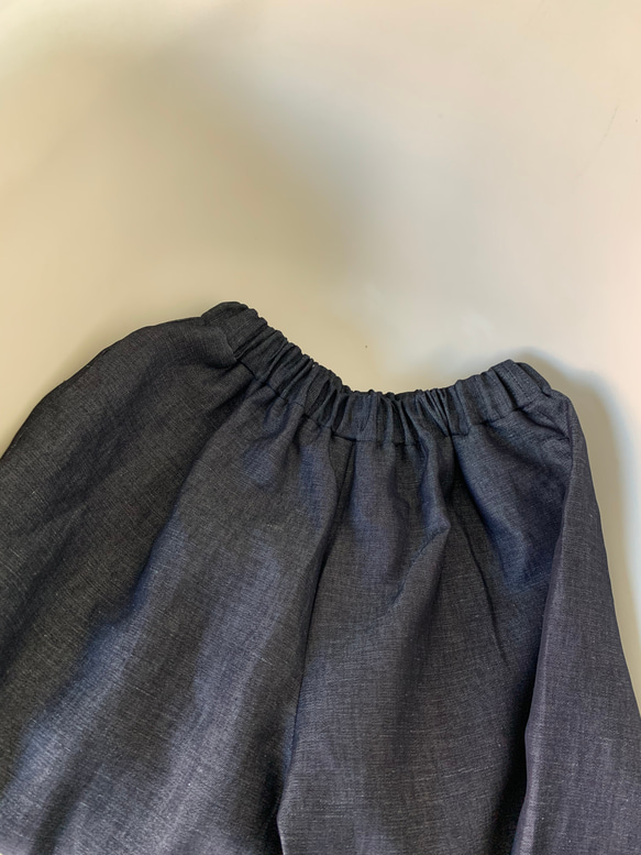 デニムの堅さを和らげたラインデニムコットン。着回し力×都会的リラックスワイドパンツ。　濃紺色 10枚目の画像