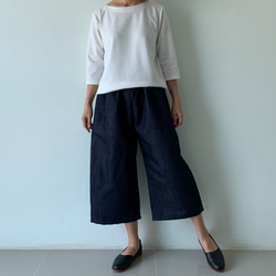 デニムの堅さを和らげたラインデニムコットン。着回し力×都会的リラックスワイドパンツ。　濃紺色 3枚目の画像