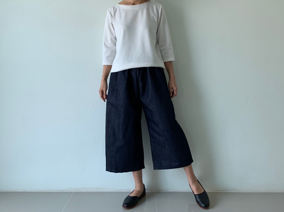 デニムの堅さを和らげたラインデニムコットン。着回し力×都会的リラックスワイドパンツ。　濃紺色 3枚目の画像