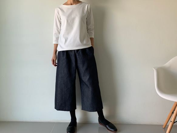 デニムの堅さを和らげたラインデニムコットン。着回し力×都会的リラックスワイドパンツ。　濃紺色 5枚目の画像