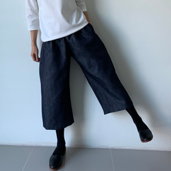 デニムの堅さを和らげたラインデニムコットン。着回し力×都会的リラックスワイドパンツ。　濃紺色 6枚目の画像