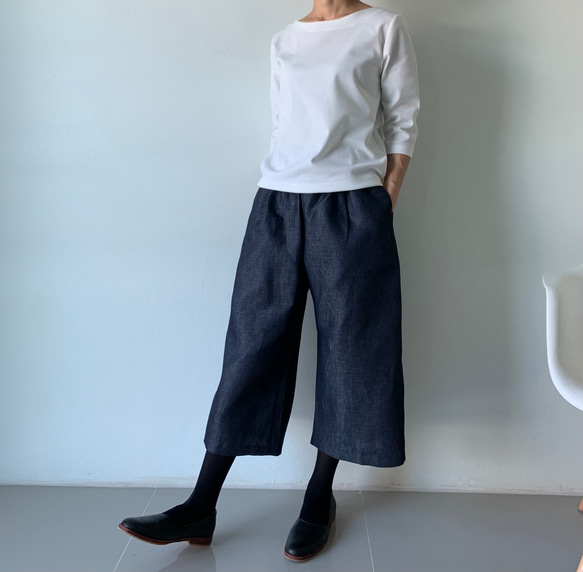 デニムの堅さを和らげたラインデニムコットン。着回し力×都会的リラックスワイドパンツ。　濃紺色 7枚目の画像