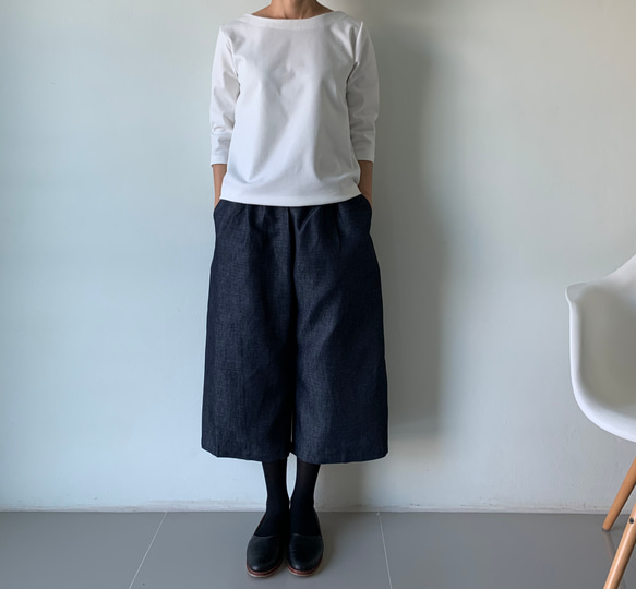 デニムの堅さを和らげたラインデニムコットン。着回し力×都会的リラックスワイドパンツ。　濃紺色 9枚目の画像