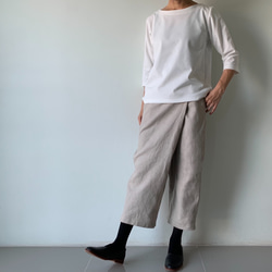 【ロングセラー】涼しく品よく。リネン100で仕立てた巻きスカート風ペグトップパンツ 生成り色　ウエストファスナー 3枚目の画像