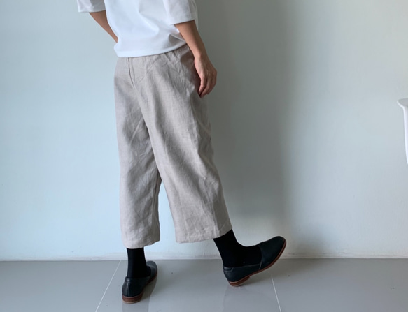 【ロングセラー】涼しく品よく。リネン100で仕立てた巻きスカート風ペグトップパンツ 生成り色　ウエストファスナー 6枚目の画像