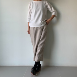 【ロングセラー】涼しく品よく。リネン100で仕立てた巻きスカート風ペグトップパンツ 生成り色　ウエストファスナー 7枚目の画像