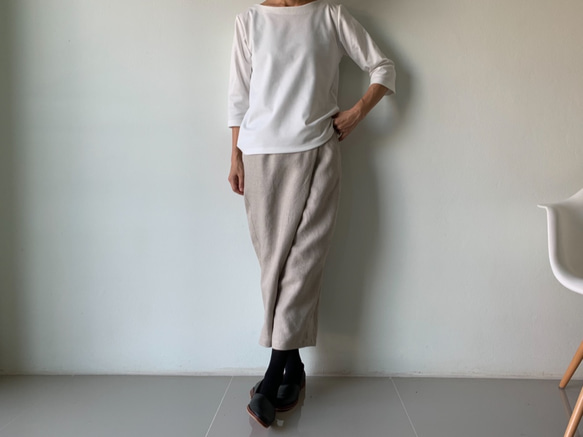 【ロングセラー】涼しく品よく。リネン100で仕立てた巻きスカート風ペグトップパンツ 生成り色　ウエストファスナー 7枚目の画像
