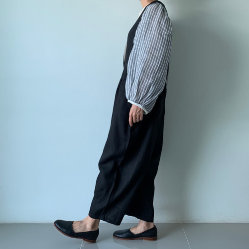 差がつく一着。こだわりバルーンパンツのリネンオールインワン