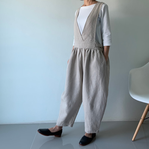 差がつく一着。こだわりバルーンパンツのリネン100