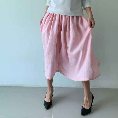 さくらの彩りを足元に。優しく華やぐリネンのフレアギャザースカート