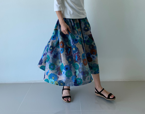 フレアギャザースカート  シンプル  ハーフリネン  麻　花柄 1枚目の画像