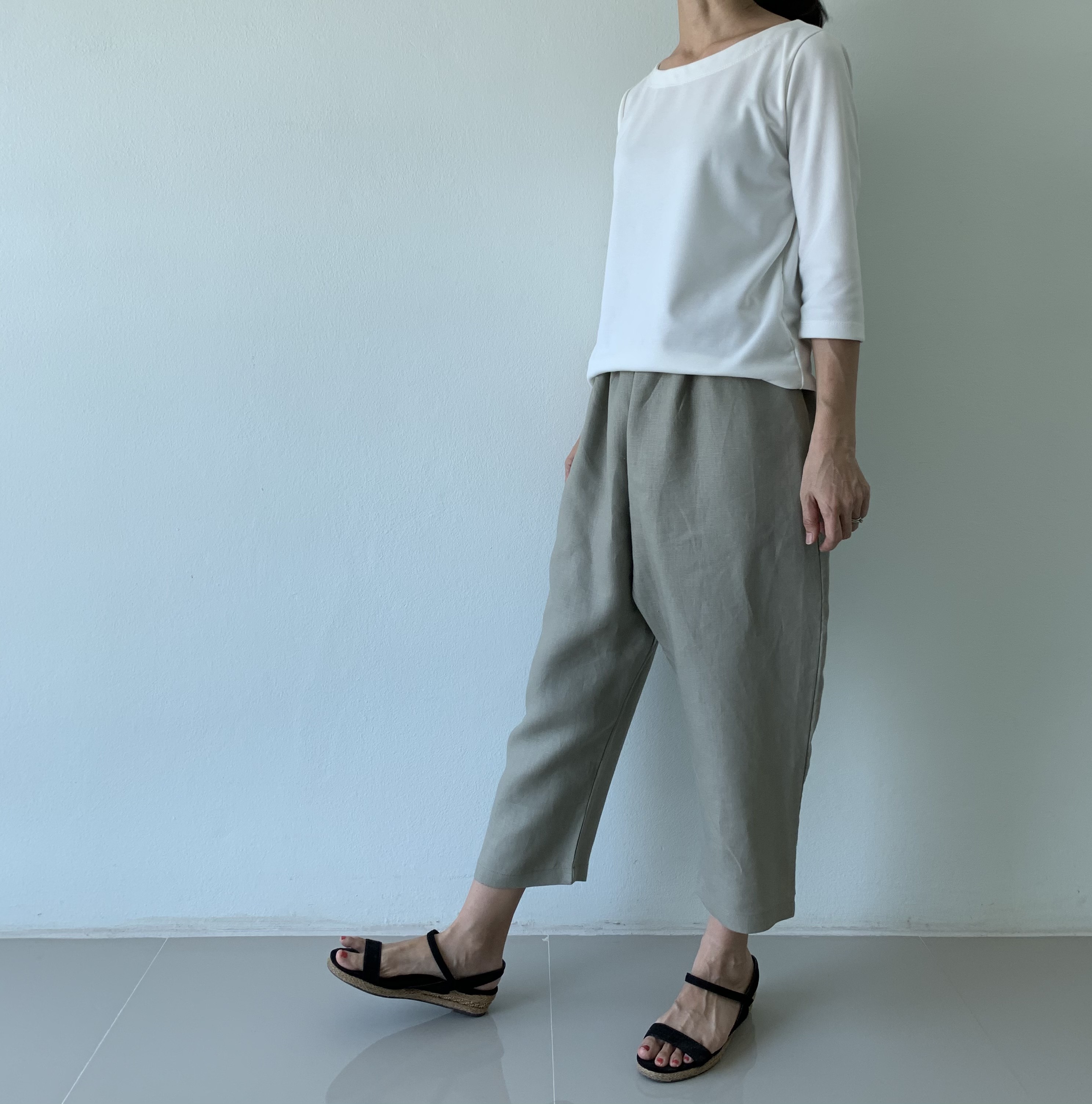 脱・きゅうくつ。楽に履けるゆったりパンツ２号　リネンワイドパンツ　カーキライト色