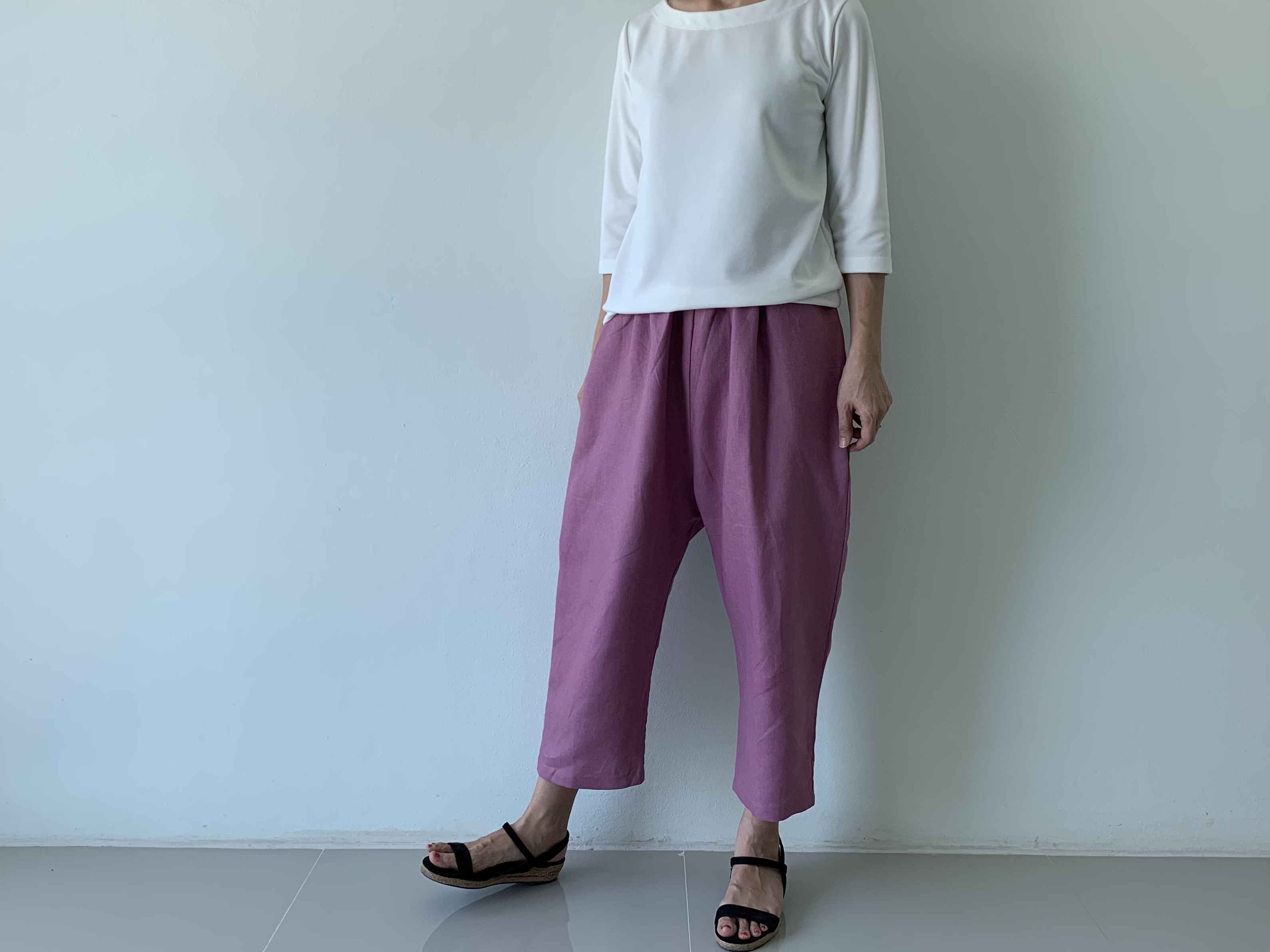 脱・きゅうくつ。楽に履けるゆったりパンツ２号　リネンワイドパンツ　紫陽花色