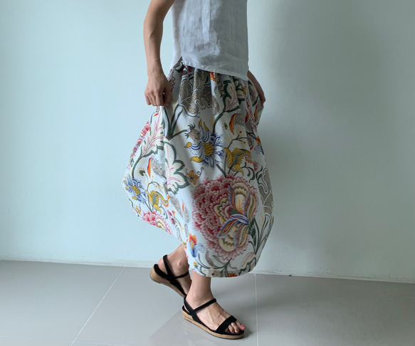 残り1枚　フレアギャザースカート  シンプル  ハーフリネン  麻　バティク風柄 5枚目の画像