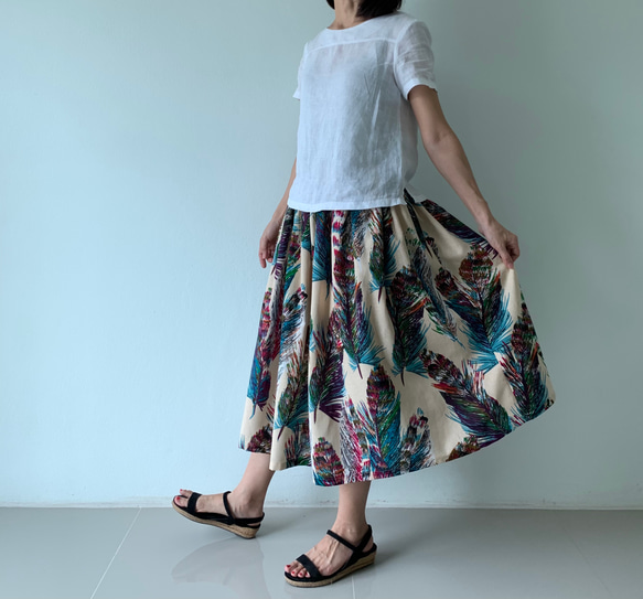 残り１枚　フレアギャザースカート  シンプル  ハーフリネン  麻　フェザー柄 1枚目の画像