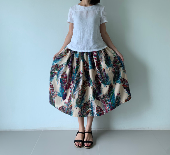 残り１枚　フレアギャザースカート  シンプル  ハーフリネン  麻　フェザー柄 2枚目の画像