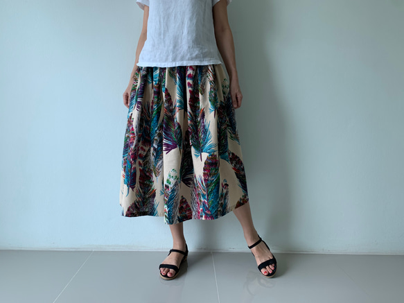 残り１枚　フレアギャザースカート  シンプル  ハーフリネン  麻　フェザー柄 5枚目の画像