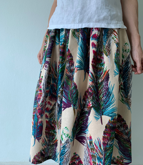 残り１枚　フレアギャザースカート  シンプル  ハーフリネン  麻　フェザー柄 7枚目の画像