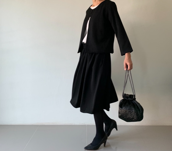 　chika　様専用ページ　黒フレアギャザースカートとジャケット 入学式    フォーマル セットアップ スーツ 3枚目の画像