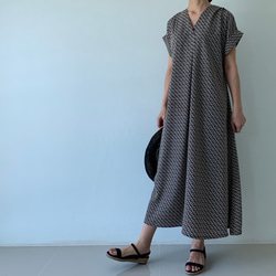 布追加 8着 再販幾何学模様 ゆったり1枚で綺麗なラインマキシフレア