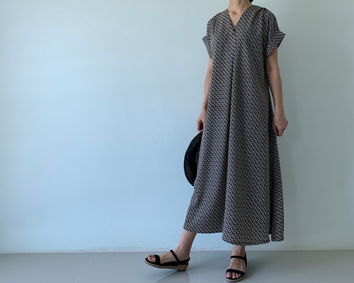 幾何学模様リボン付きワンピース LASUD｜バックリボン幾何学柄ワンピース | Rakuten Fashion(楽天