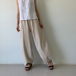 ゆったりなのに、スッキリ見せ。美しい立体シルエットが叶う、切り替えリネンロングパンツ　生成り色　　 10枚目の画像