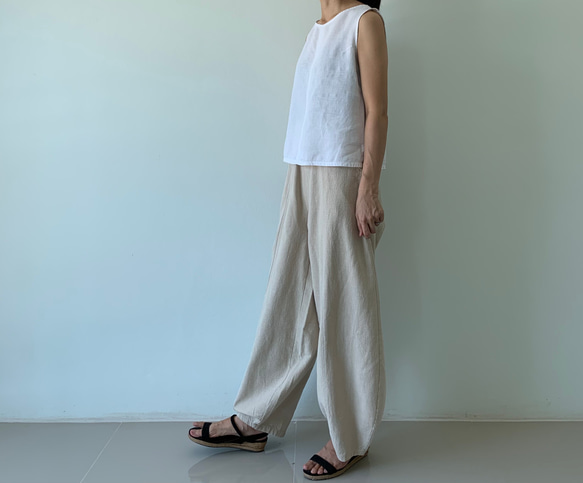 ゆったりなのに、スッキリ見せ。美しい立体シルエットが叶う、切り替えリネンロングパンツ　生成り色　　 2枚目の画像