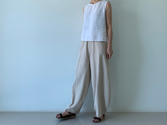 ゆったりなのに、スッキリ見せ。美しい立体シルエットが叶う、切り替えリネンロングパンツ　生成り色　　 7枚目の画像