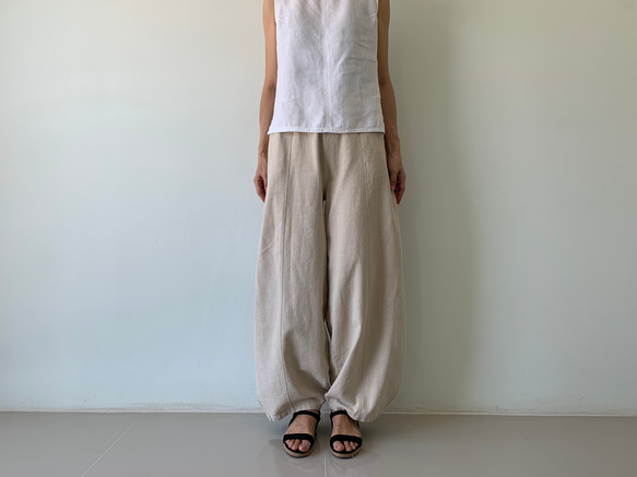 ゆったりなのに、スッキリ見せ。美しい立体シルエットが叶う、切り替えリネンロングパンツ　生成り色　　 9枚目の画像