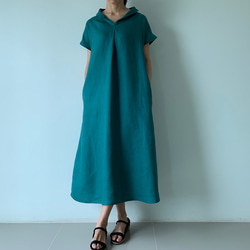 美しく体型カバー。上品さが漂う大人の日常着。半袖へちま襟のリネンワンピース　ピーコックグリーン色 2枚目の画像