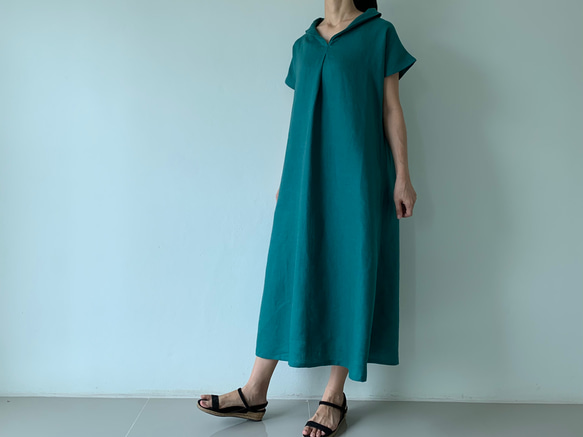 美しく体型カバー。上品さが漂う大人の日常着。半袖へちま襟のリネンワンピース　ピーコックグリーン色 3枚目の画像