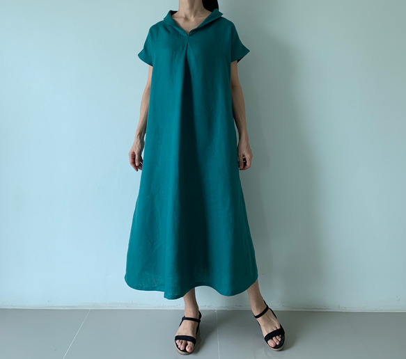 美しく体型カバー。上品さが漂う大人の日常着。半袖へちま襟のリネンワンピース　ピーコックグリーン色 6枚目の画像