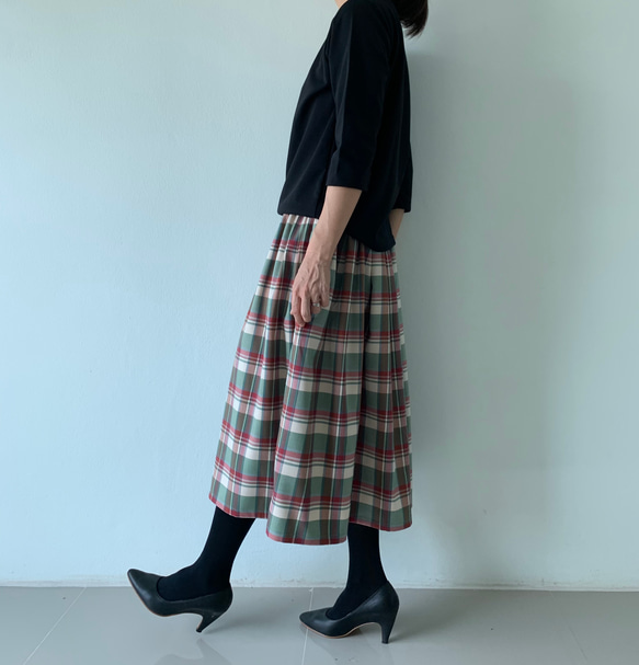 最後の1枚ミモレ丈 英国風なフレアギャザースカート  シンプル  チェック　コットン 7枚目の画像