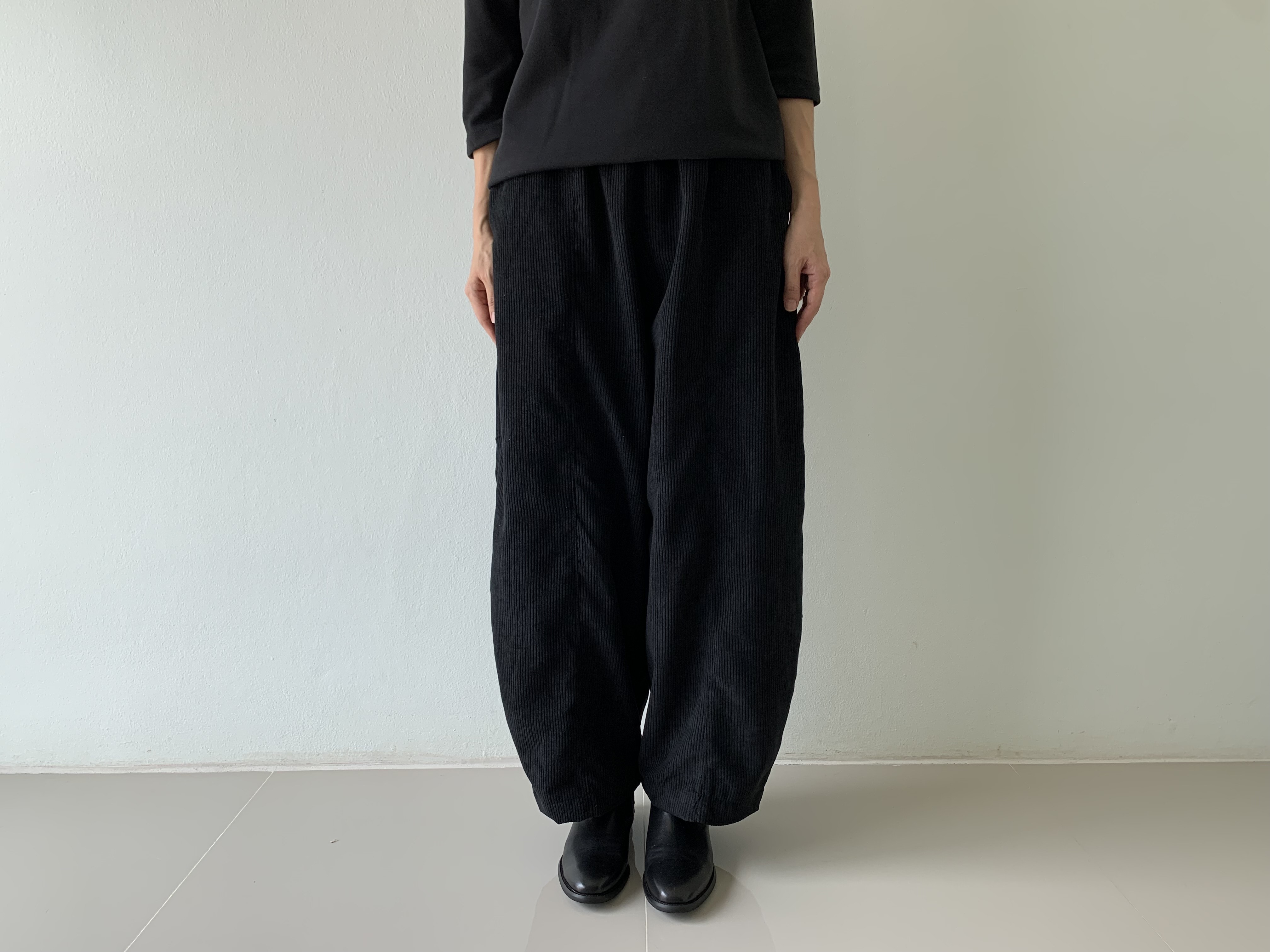 納得できる割引 susuri　タピールパンツ　コーデュロイ　ゆったり　ロングベルト　黒　0 パンツ